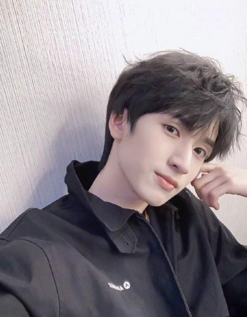 娱乐吃瓜君贺峻霖严浩翔  第2张